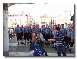 2011 05 22 Venice - fishmarket - impromptu concert